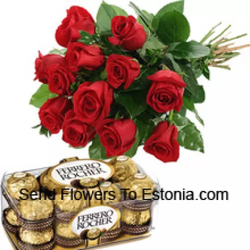 Mazzo di 11 Rose Rosse con Riempitivi Stagionali Accompagnato da una Scatola di 16 Pezzi di Ferrero Rocher